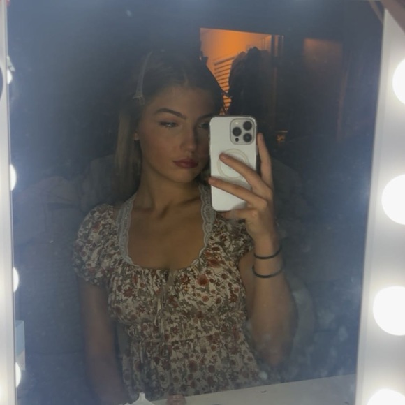 Meet your Posher, Mckenna - Picture 3 of 4